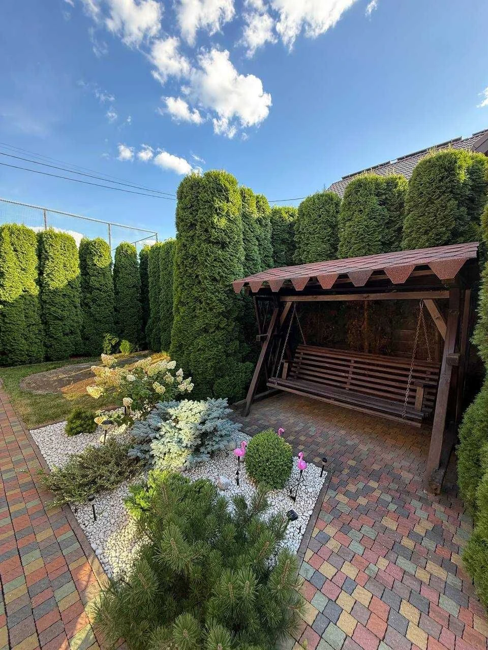 For Sale: Detached House Near the Auto Market, Fully Equipped