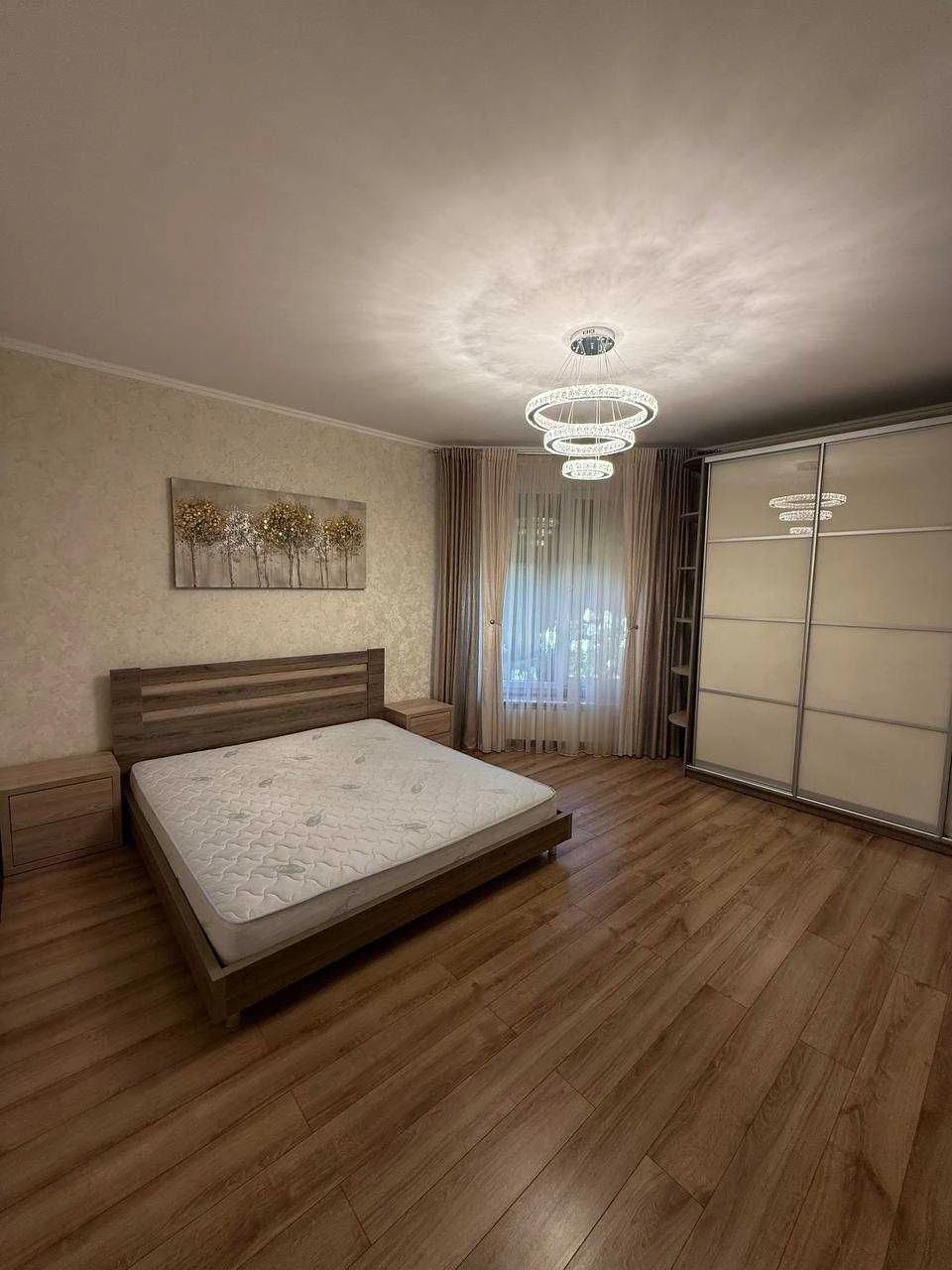 For Sale: Detached House Near the Auto Market, Fully Equipped