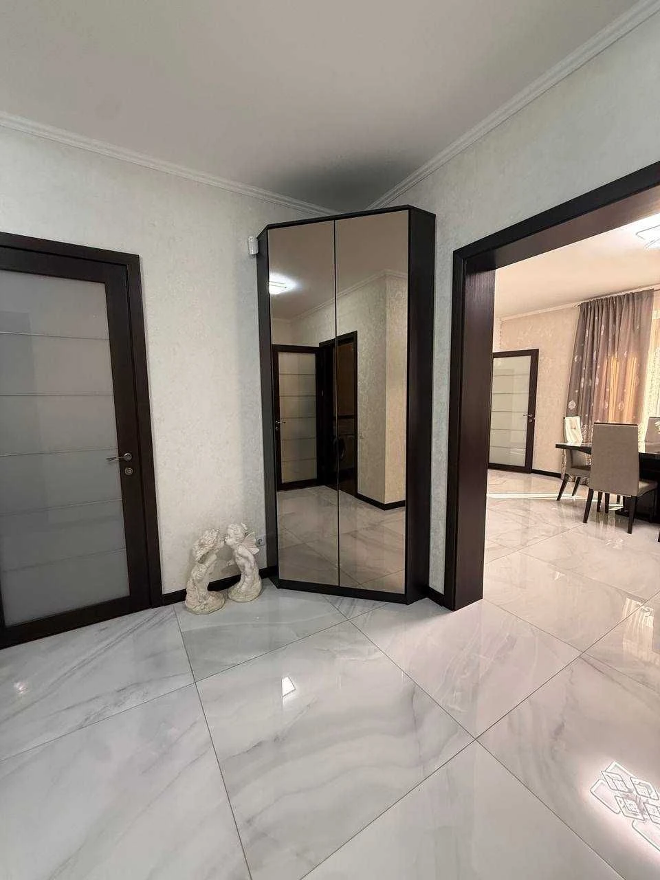 For Sale: Detached House Near the Auto Market, Fully Equipped