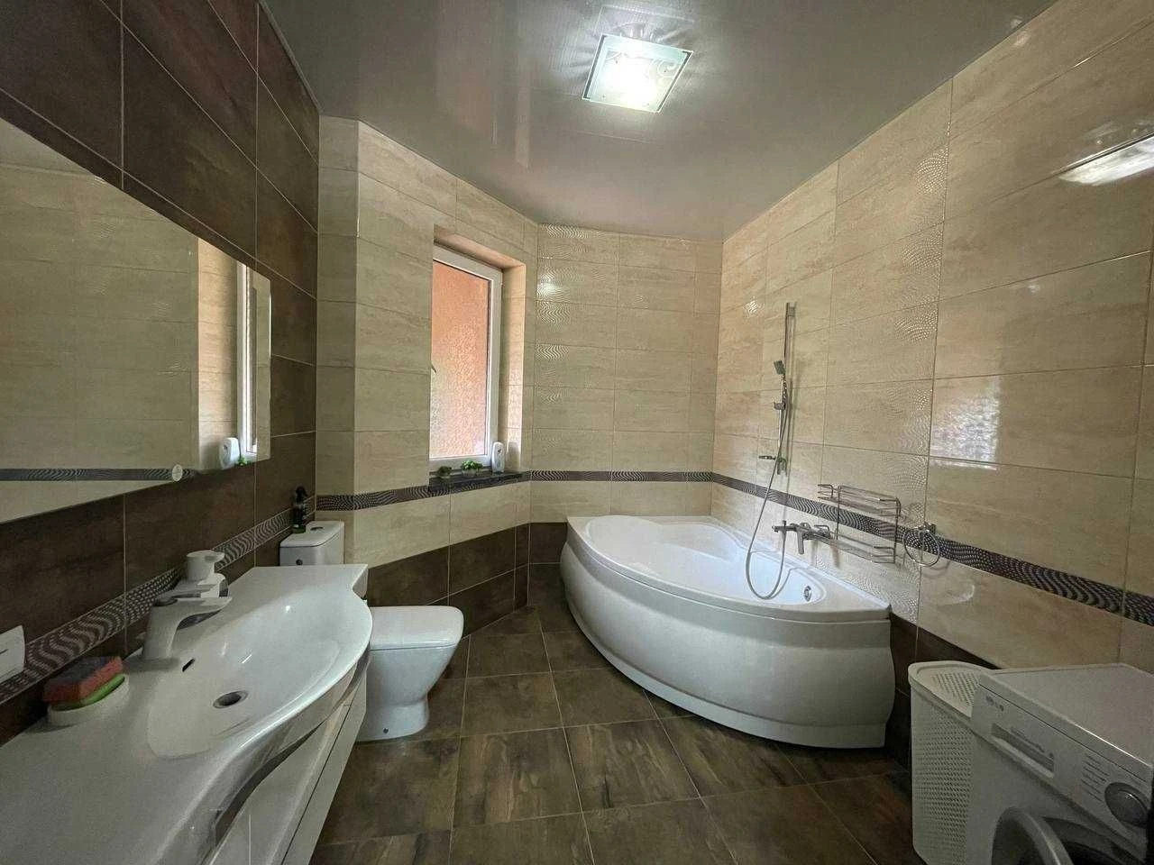 For Sale: Detached House Near the Auto Market, Fully Equipped