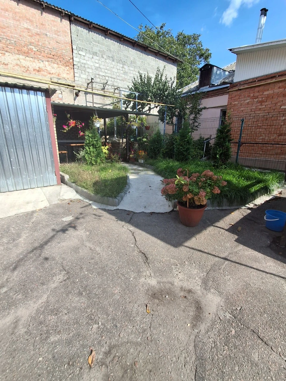 Apartment for Sale: 3 Rooms in the Center