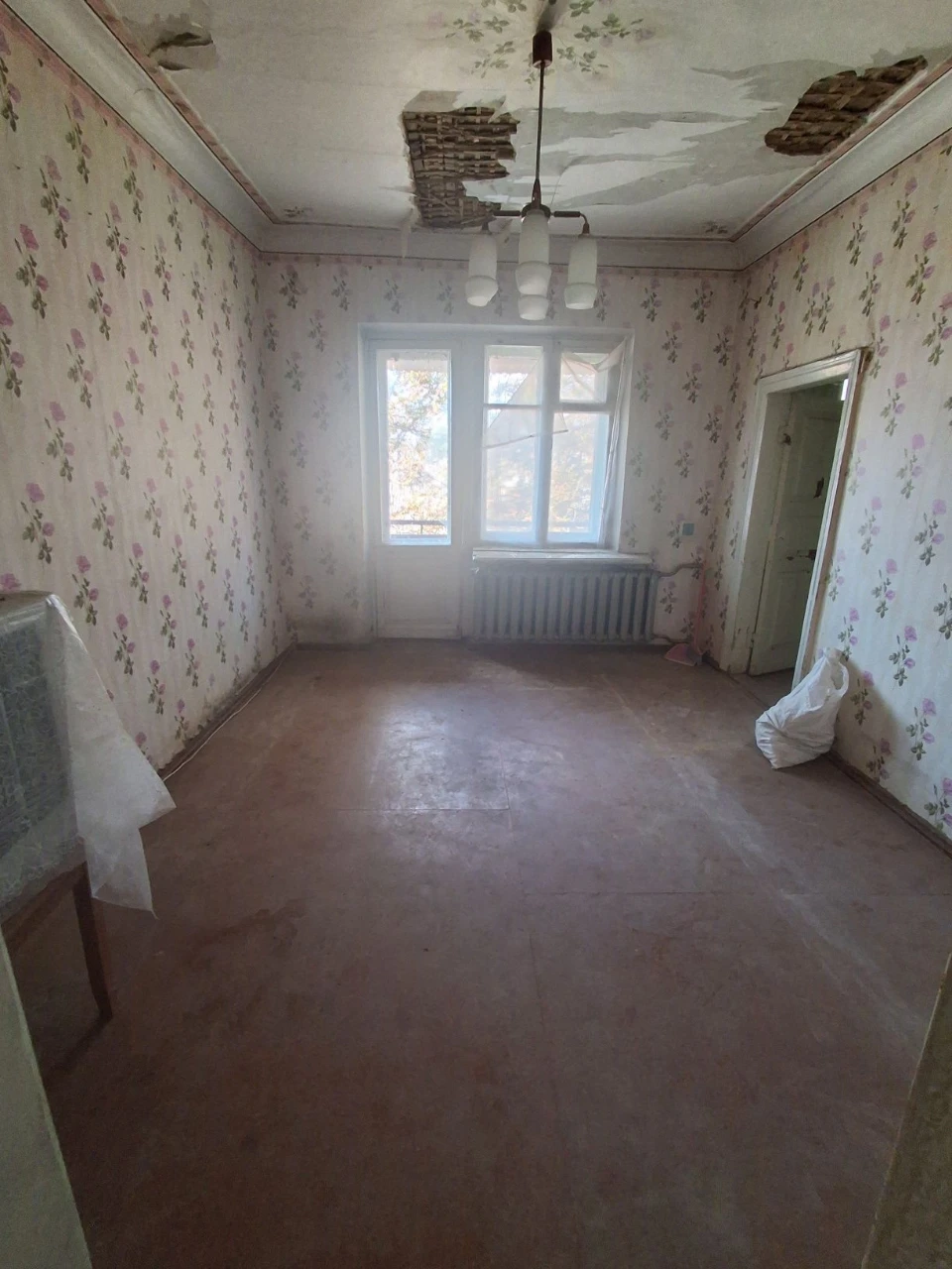 Apartment for Sale: 3 Rooms in the Center