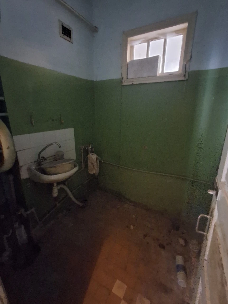 Apartment for Sale: 3 Rooms in the Center