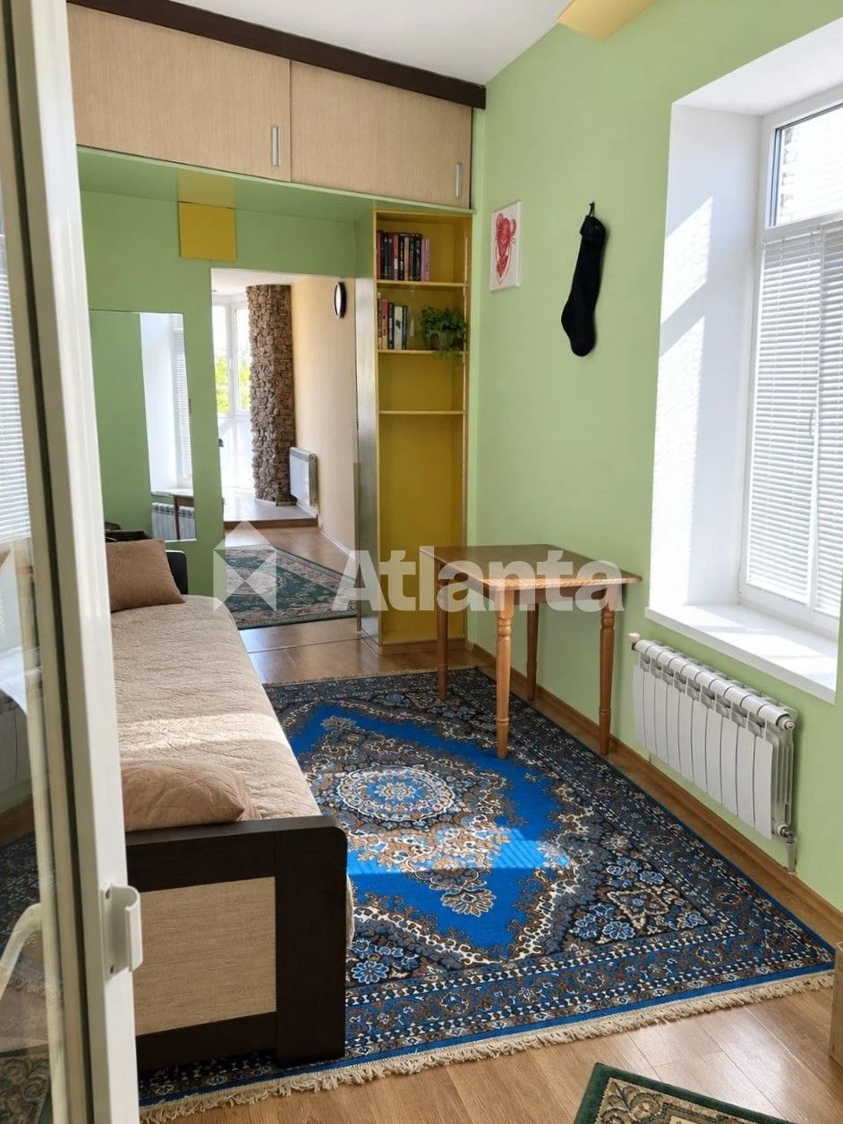 2-room apartment on Бережанській street