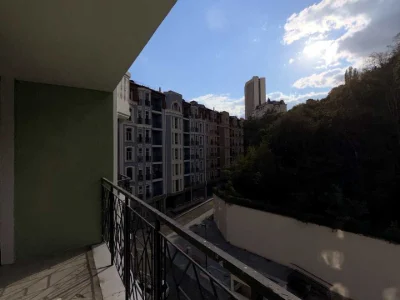 Квартира. Київ, Дегтярна вул.