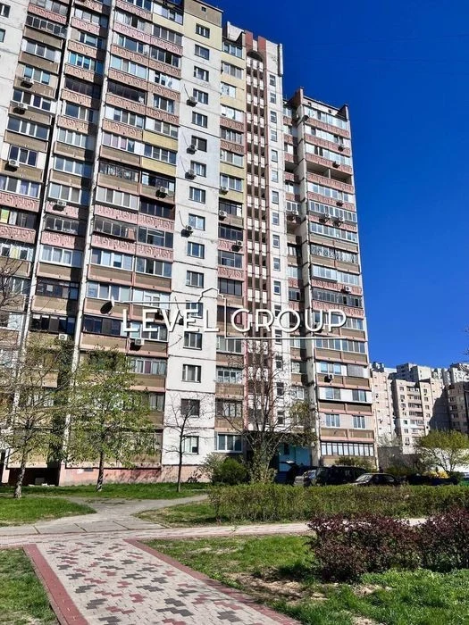 Продається 2-кімнатна вул. Олександра Екстера 16В