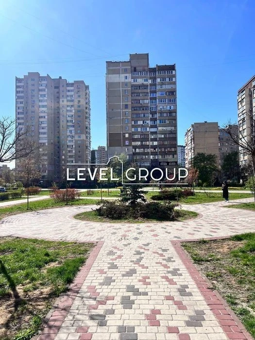Продається 2-кімнатна вул. Олександра Екстера 16В