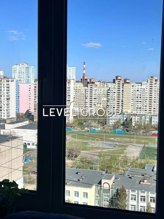 Продається 2-кімнатна вул. Олександра Екстера 16В