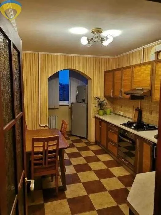 Продаётся 3 комн. квартира на Заболотного/Крымский бульвар.