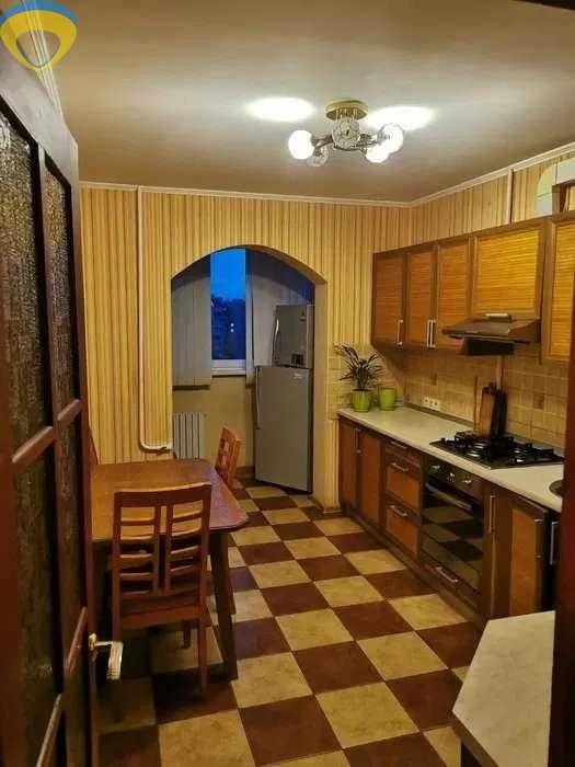 Продаётся 3 комн. квартира на Заболотного/Крымский бульвар.