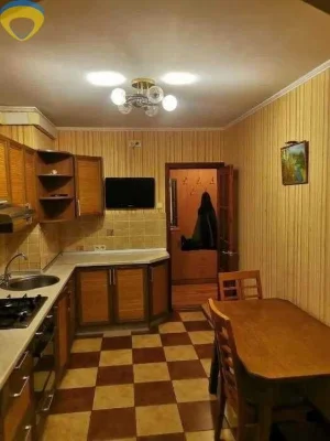 Продаётся 3 комн. квартира на Заболотного/Крымский бульвар.