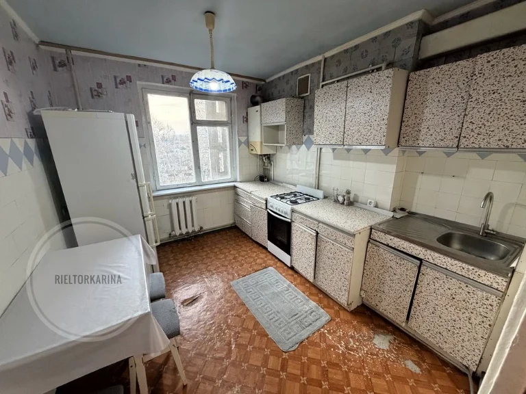 Cosmos/13 Line sale of a 3-room apartment with individual heating