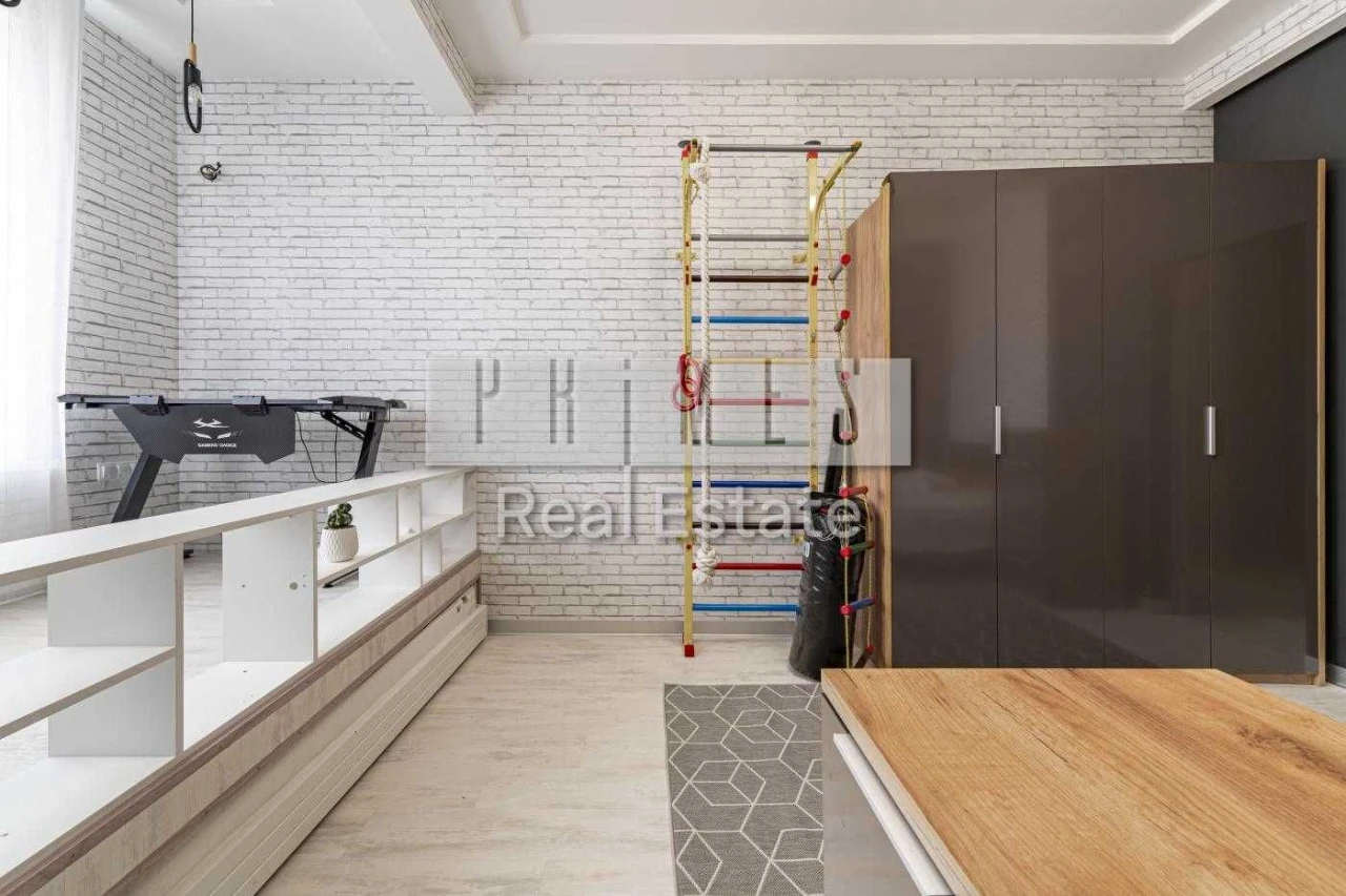 Apartment for Sale - 3 Bedrooms - Volodymyr Yasuyka Street 2G