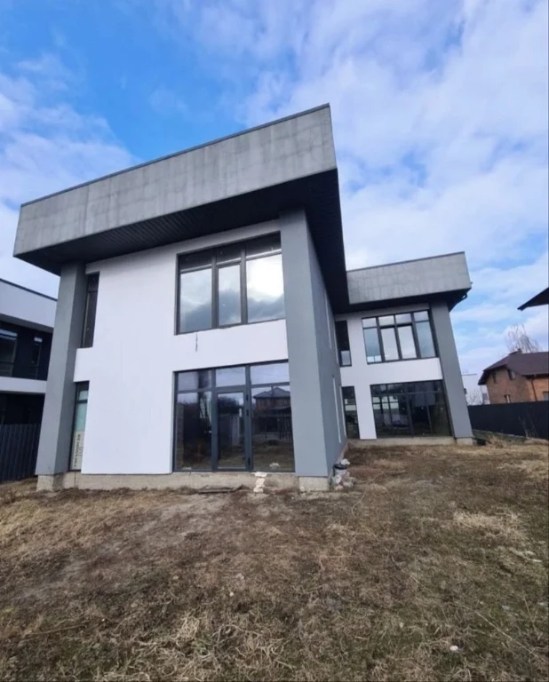 For Sale: Large, High-Quality Modern Brick House 298 sq m, 5 minutes from Vasilkiv Metro