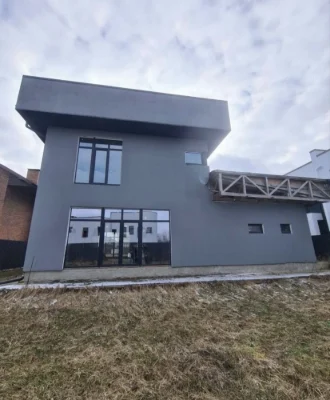Продам великий якісний сучасний будинок з цегли  298 м/ 5 хв