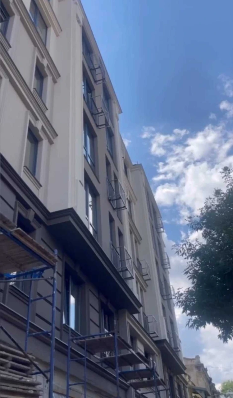 Продам в рассрочку в сданном доме 1 ком квартиру. Терраса. Ц