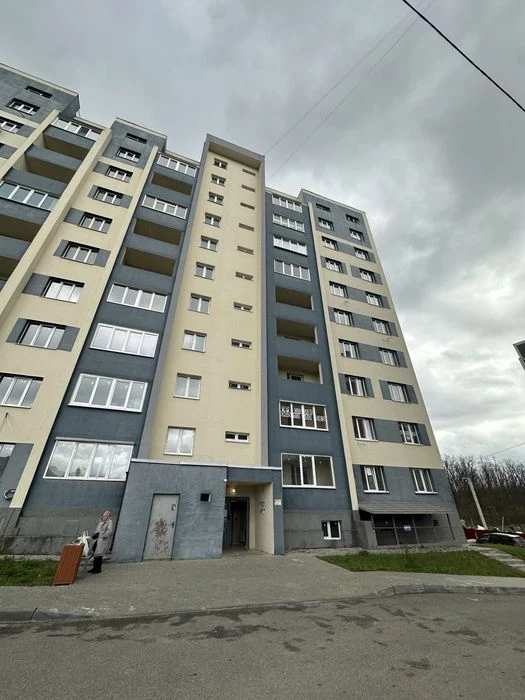 Selling a 2-room apartment in Alekseevka.
