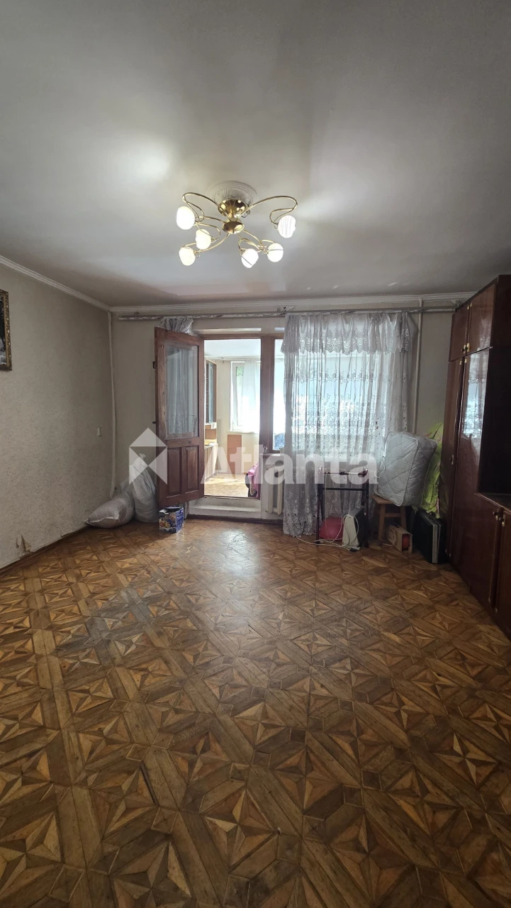2-комнатная в кирпичном доме, большая площадь, рядом рынок