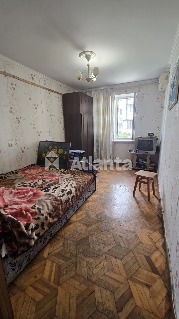 2-комнатная в кирпичном доме, большая площадь, рядом рынок