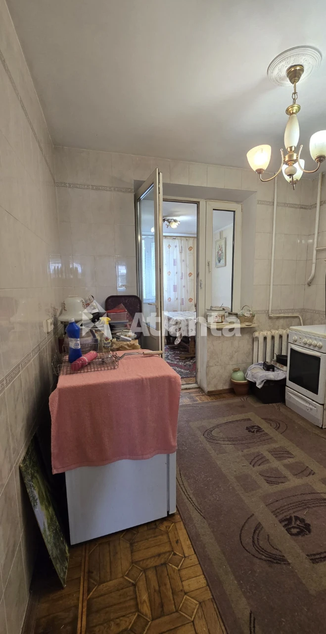 2-комнатная в кирпичном доме, большая площадь, рядом рынок