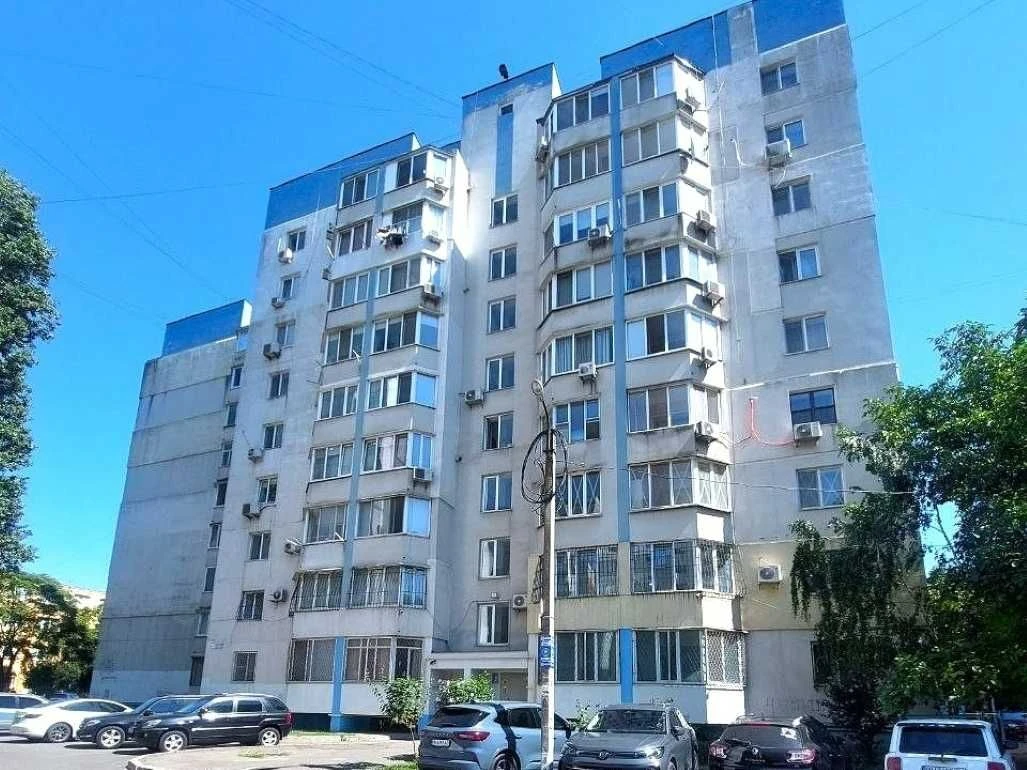 Бреуса: продам красивую просторную квартиру в хорошем кирпич