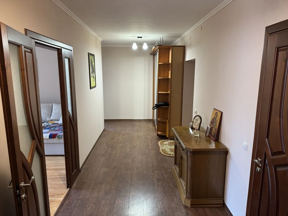 Власник. Продам 2-кімнатну квартиру (92,4 м. кв) Івано-Франк