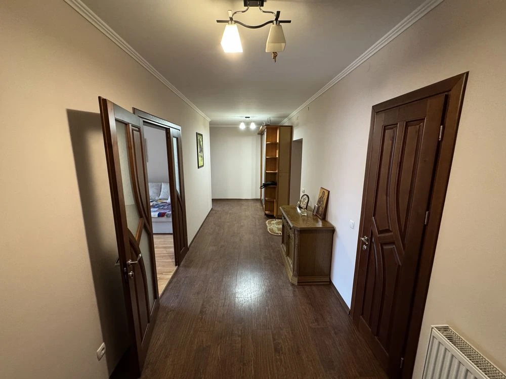 Власник. Продам 2-кімнатну квартиру (92,4 м. кв) Івано-Франк