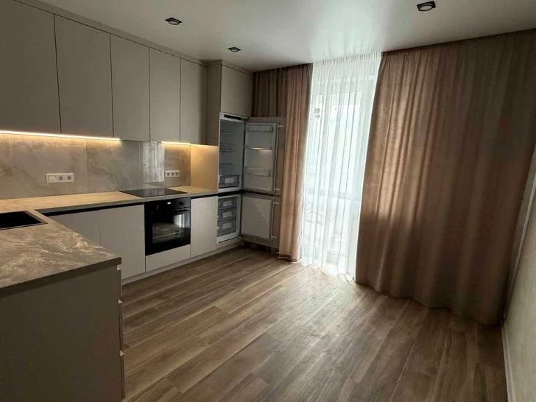 Apartment. Kharkiv, Myru St.