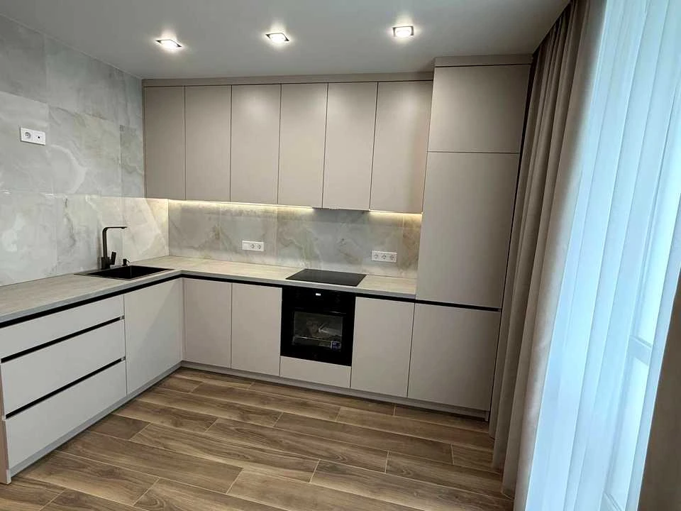 Apartment. Kharkiv, Myru St.