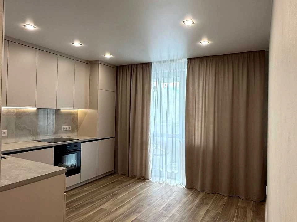 Apartment. Kharkiv, Myru St.