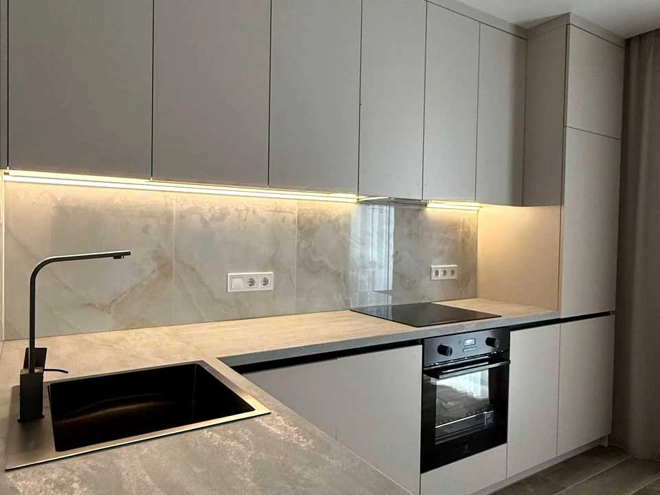 Apartment. Kharkiv, Myru St.