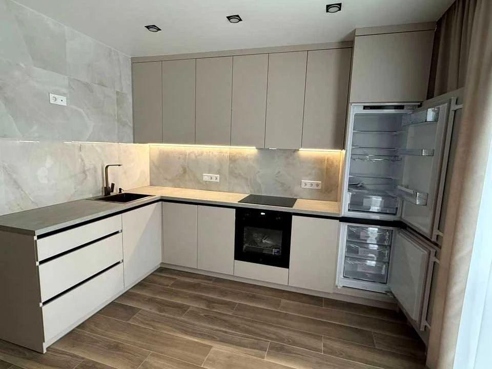 Apartment. Kharkiv, Myru St.