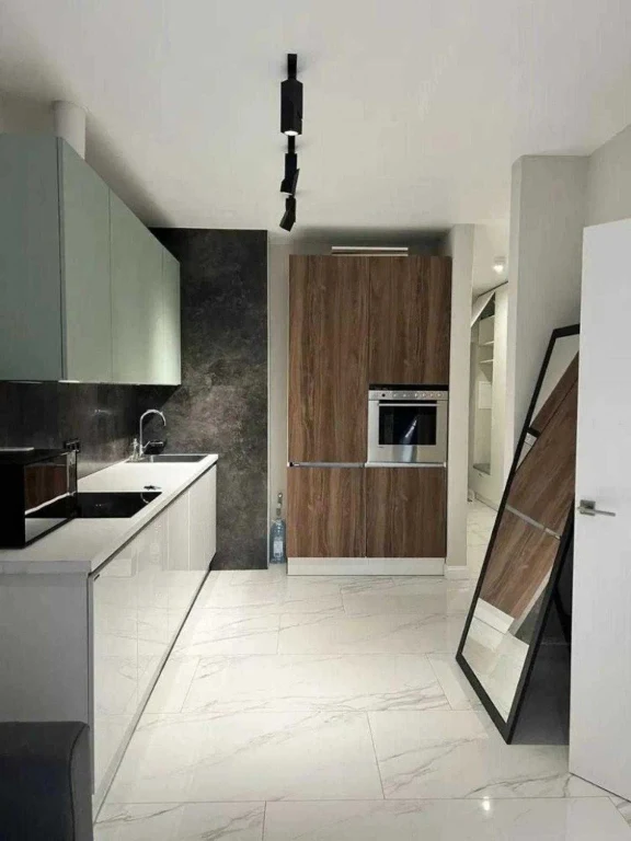 Sale of an Apartment on Chornovola Avenue