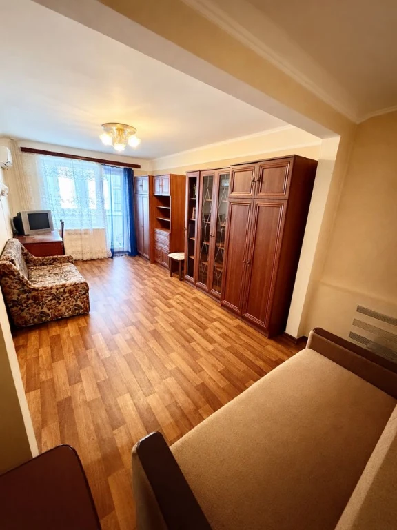 For Sale 1-bedroom apartment near Sportivna metro Lebedinskaya Street