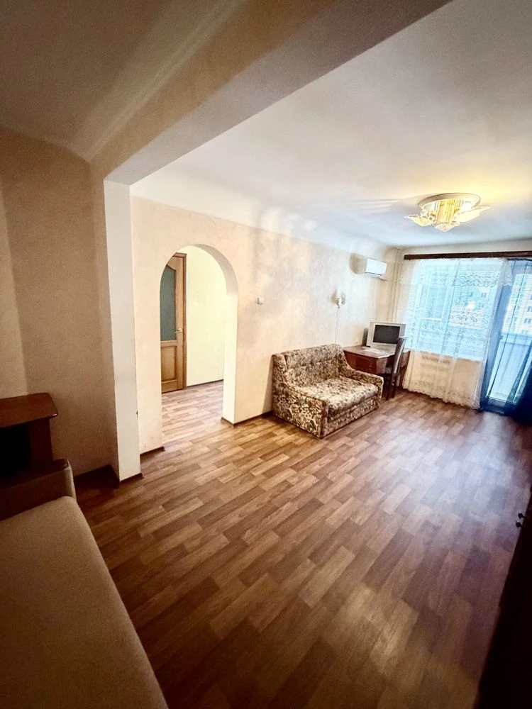 For Sale 1-bedroom apartment near Sportivna metro Lebedinskaya Street