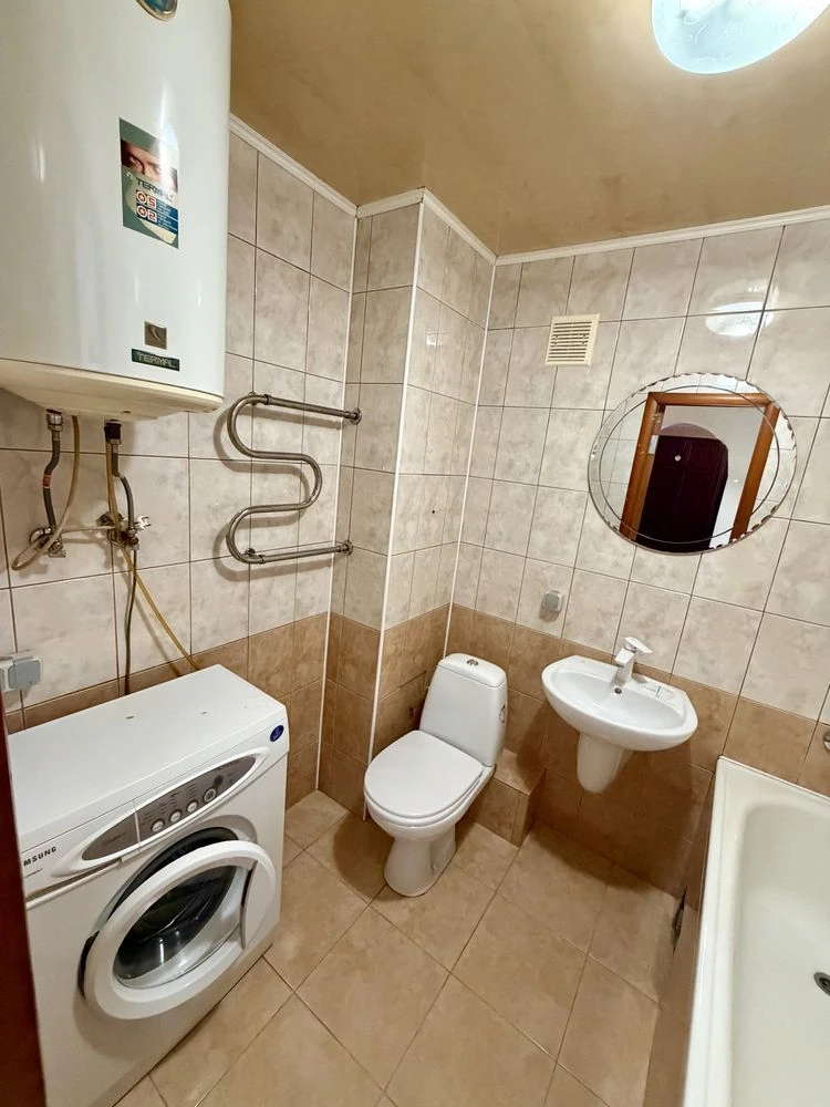 For Sale 1-bedroom apartment near Sportivna metro Lebedinskaya Street