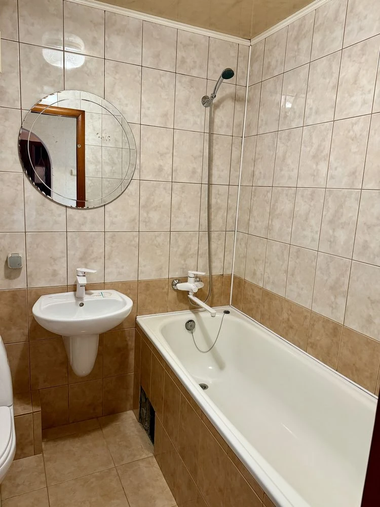 For Sale 1-bedroom apartment near Sportivna metro Lebedinskaya Street