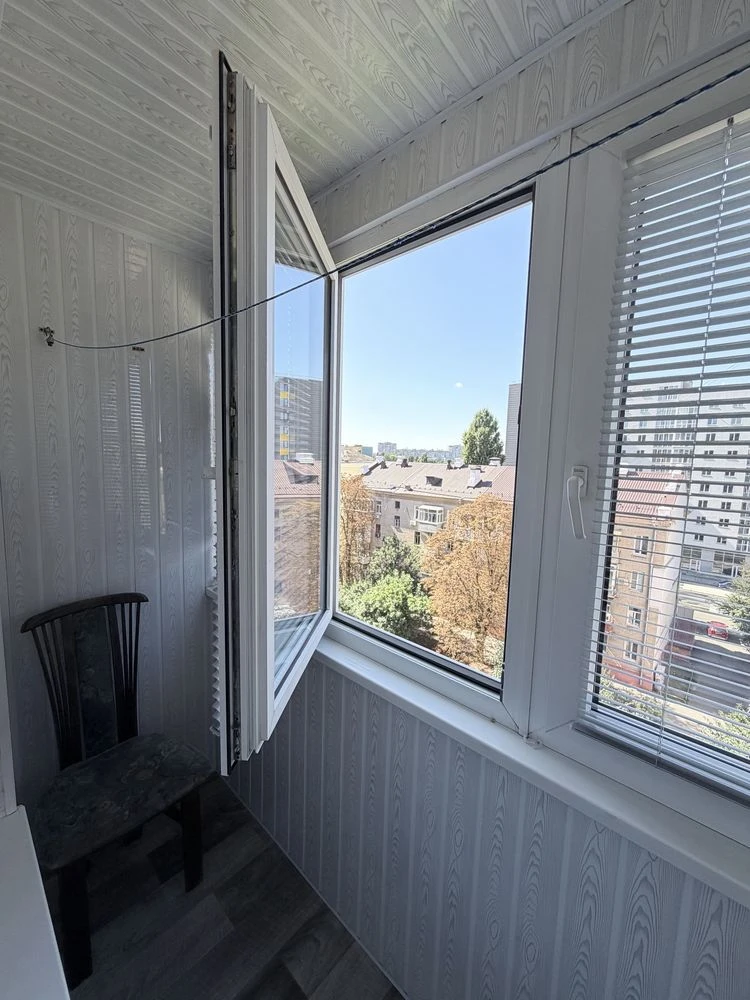 For Sale 1-bedroom apartment near Sportivna metro Lebedinskaya Street