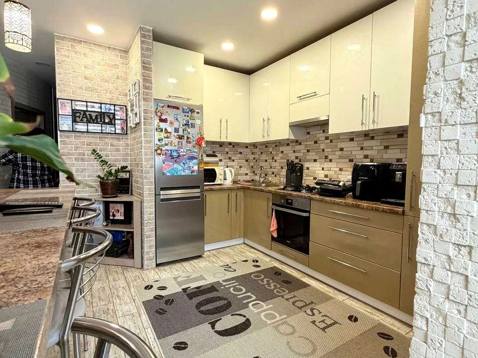 Apartment. Khmelnitsky, Karpelyuka Street