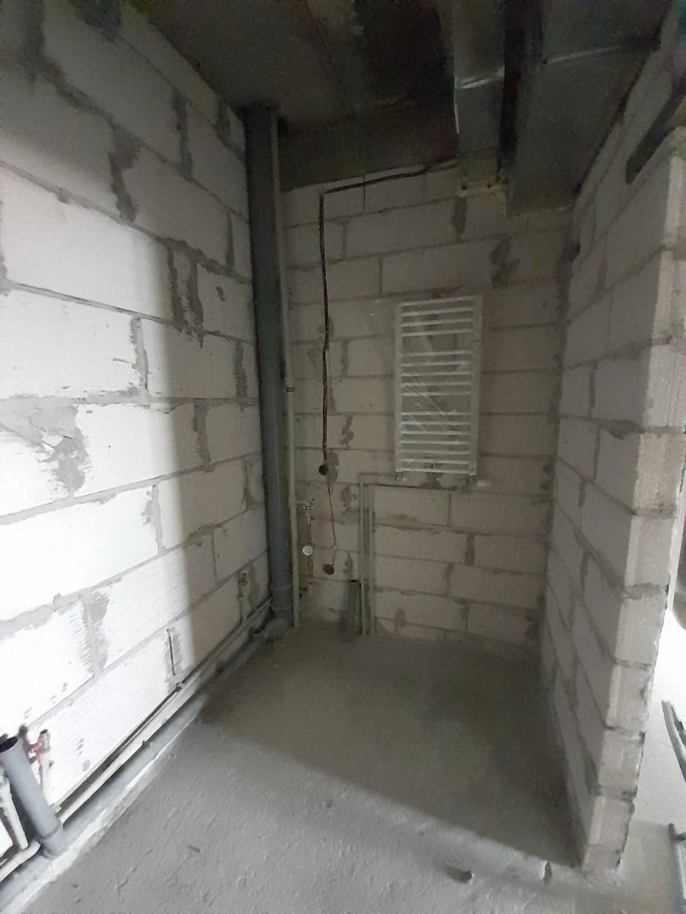 For Sale: 3-room apartment in a new building.