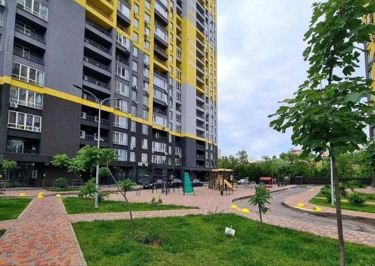 Generator, sheltered area, underground parking. 1-room apartment