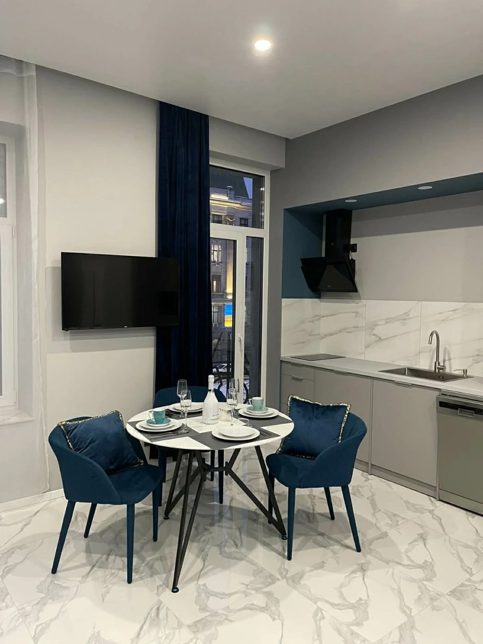 Готовий апарт-біхнес в центрі Львова | 4 апартаменти 161м² |
