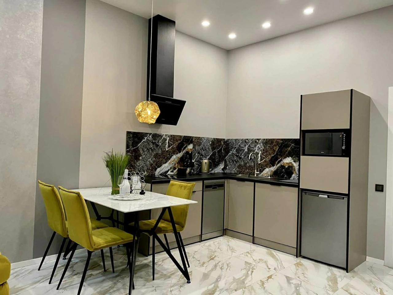 Готовий апарт-біхнес в центрі Львова | 4 апартаменти 161м² |