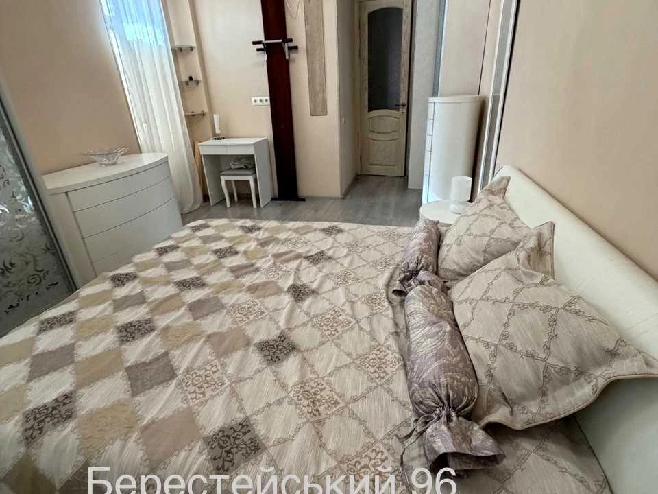 Квартира. Київ, Берестейський просп.