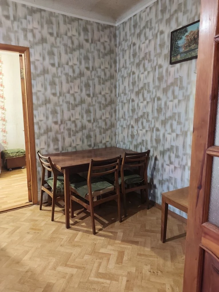 Продається 2-кімнатна квартира неподалік від Центру!