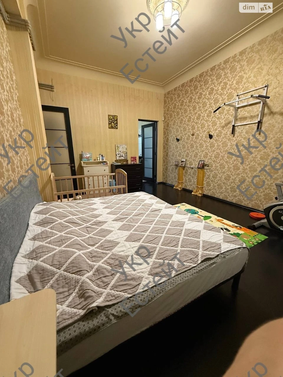 Sale: 5-Room Apartment in Nagirny (Kyiv)