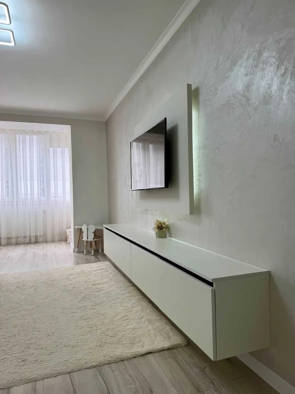 2-кімнатна квартира 63 м² + комора, 7 поверхів, з ремонтом та меблями в новобудинку