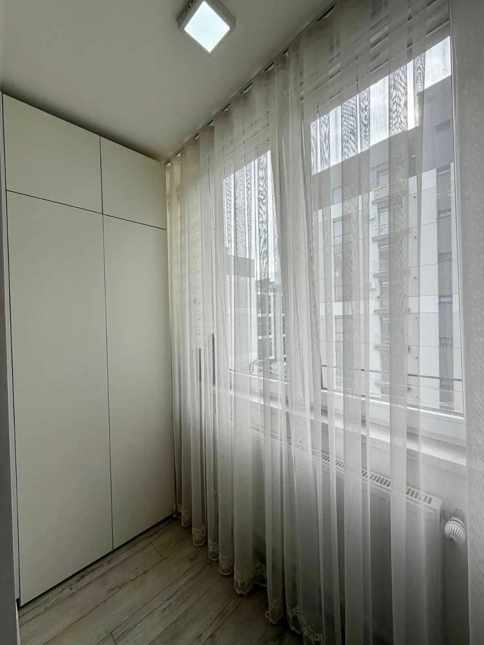 2-кімнатна квартира 63 м² + комора, 7 поверхів, з ремонтом та меблями в новобудинку