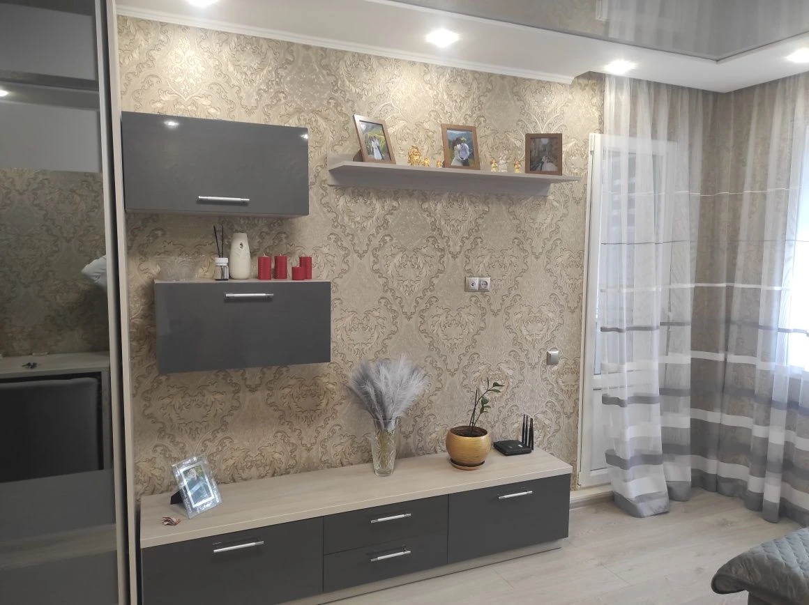 3-комнатная квартира на Жадово, 2 этаж, с мебелью и техникой