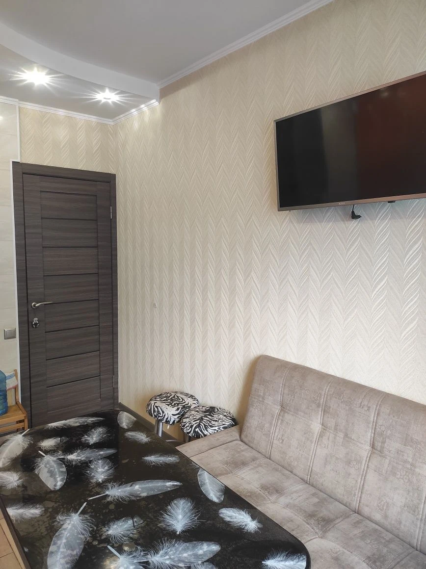 3-комнатная квартира на Жадово, 2 этаж, с мебелью и техникой